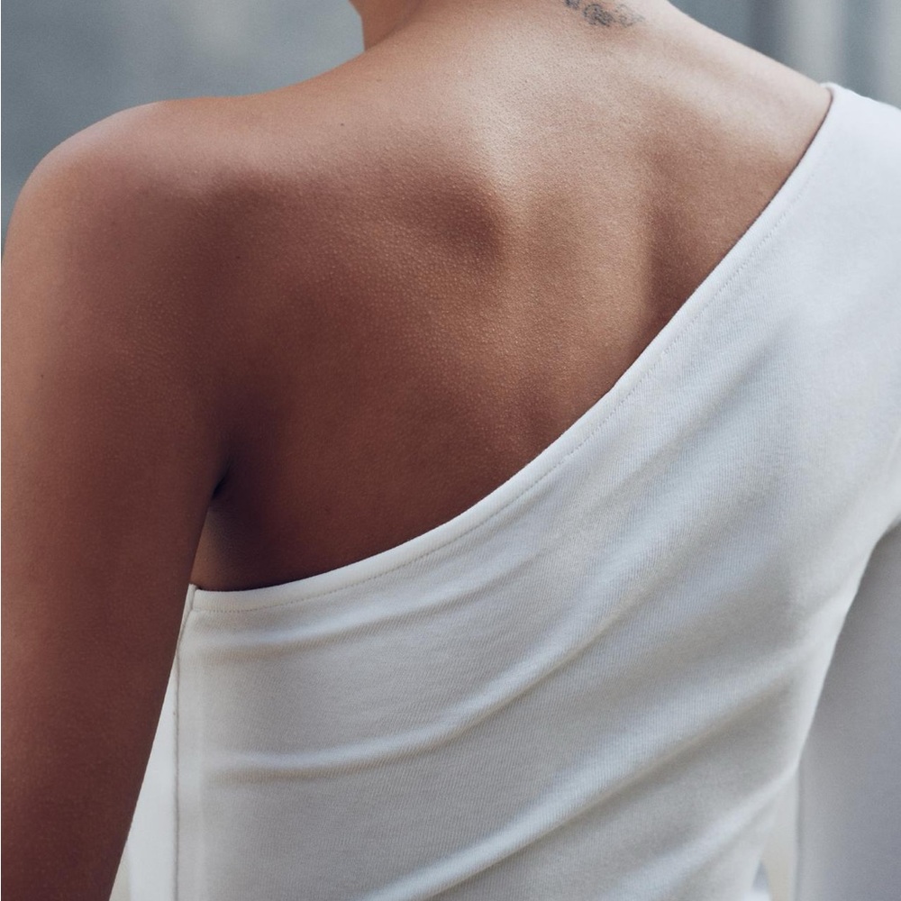❤️ ZARA ASYMMETRIC LONG SLEEVE WHITE BODYSUIT SIZE SMALL NEW - Picture 2 of 2